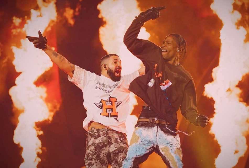 travis scott and drake performing at astroworld 2021 before stampede