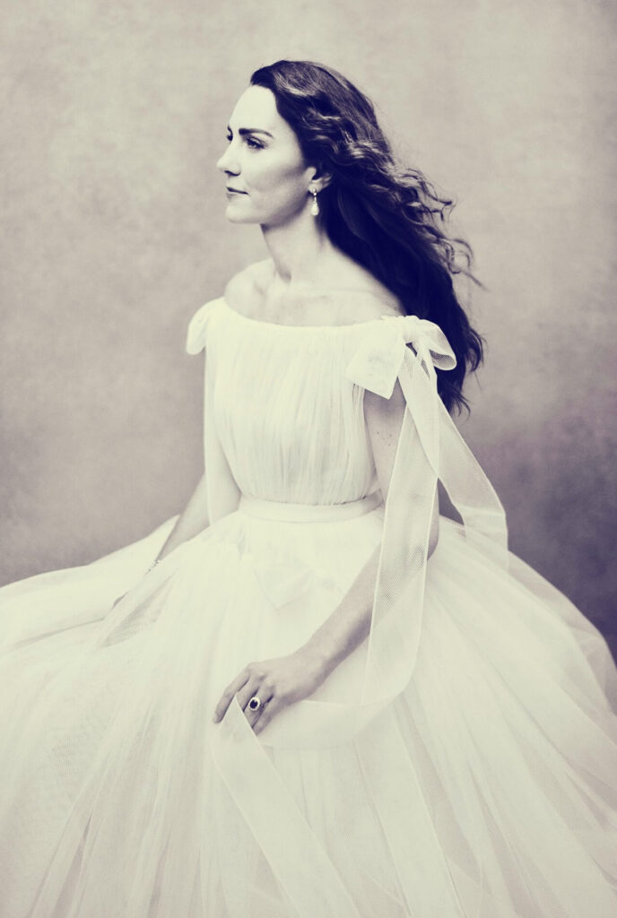 duchess of cambridge new portrait released on birthday taken by paolo roversi