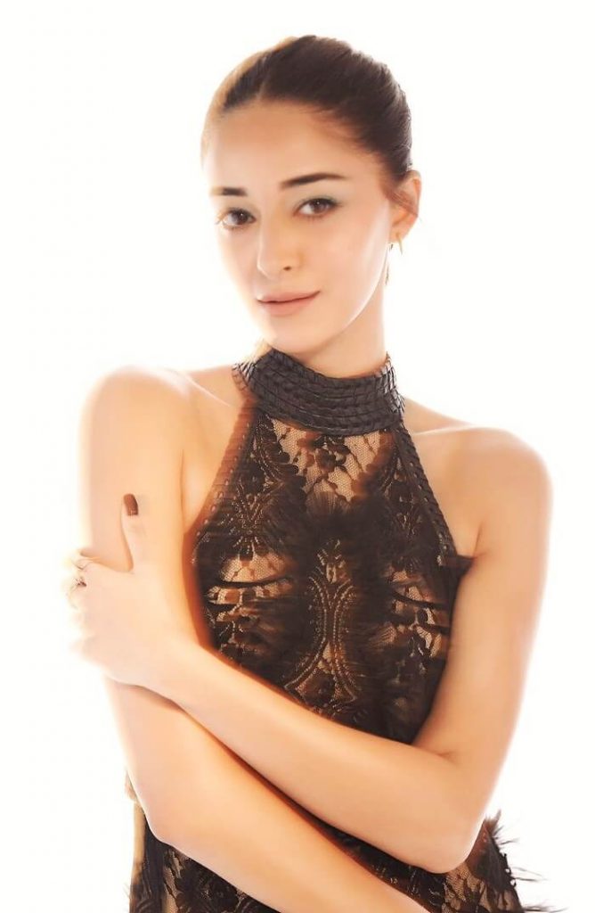 ananya panday sexy black gown
