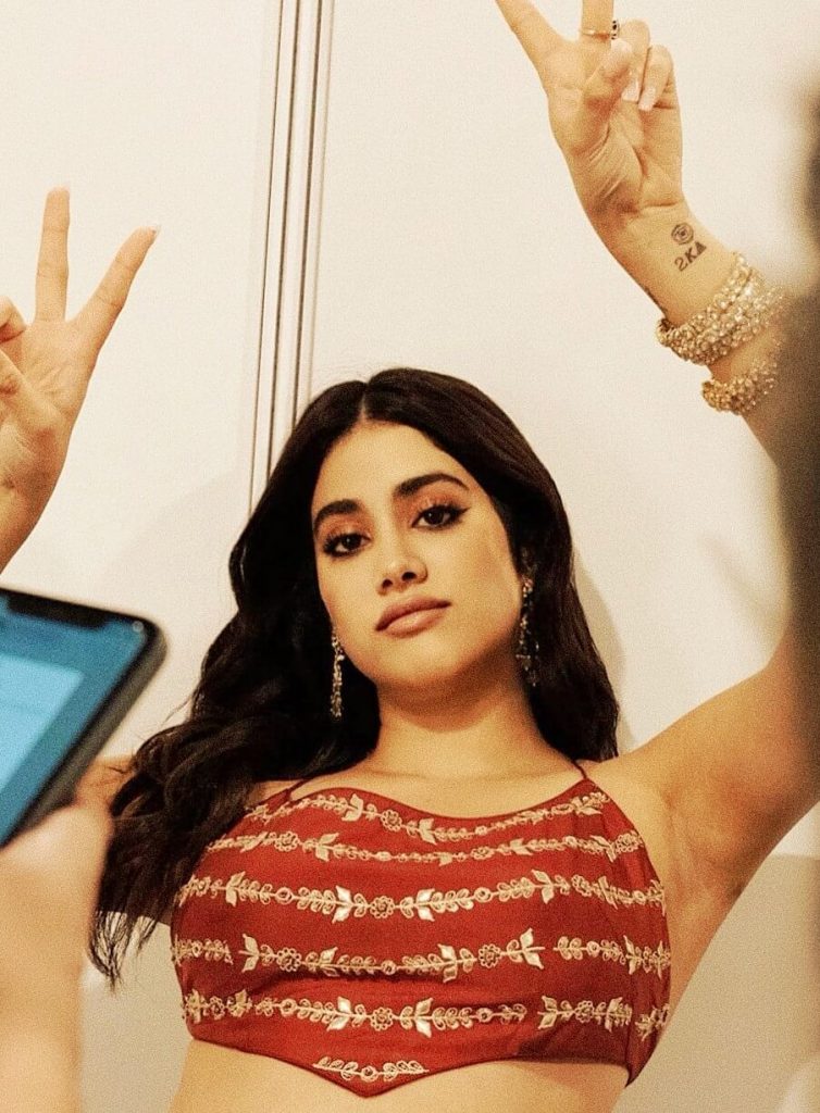 janhvi kapoor bollywood actress sexy armpit photo