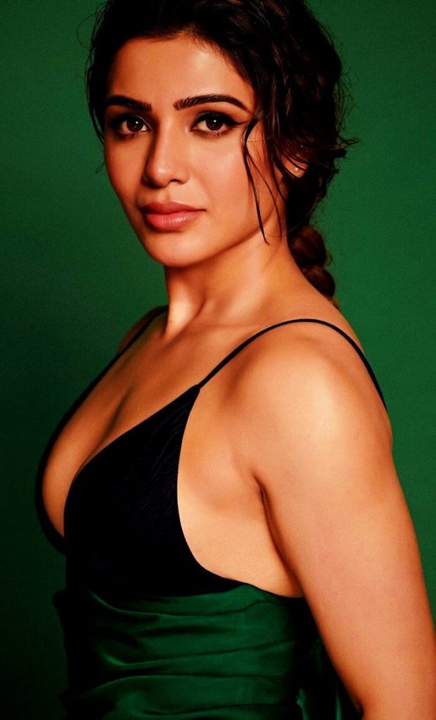samantha ruth prabhu side boobs showing in plunging green gown
