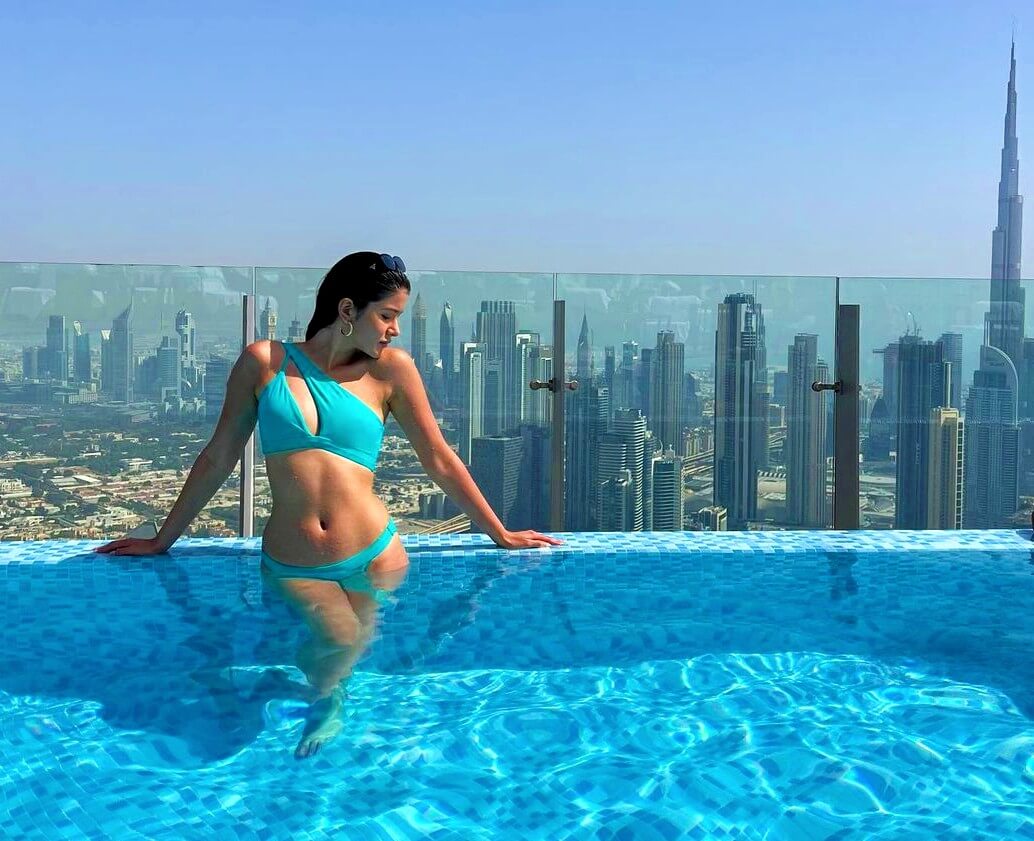 sexy shanaya kapoor in a blue bikini