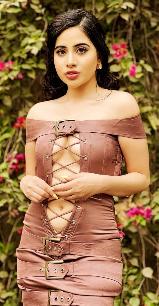 urfi javed boobs showing cutout dress
