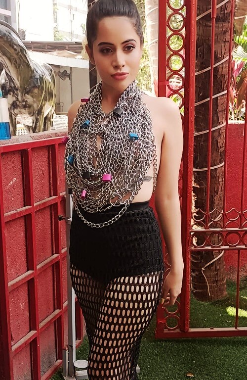 urfi javed sexy photo wearing only chains
