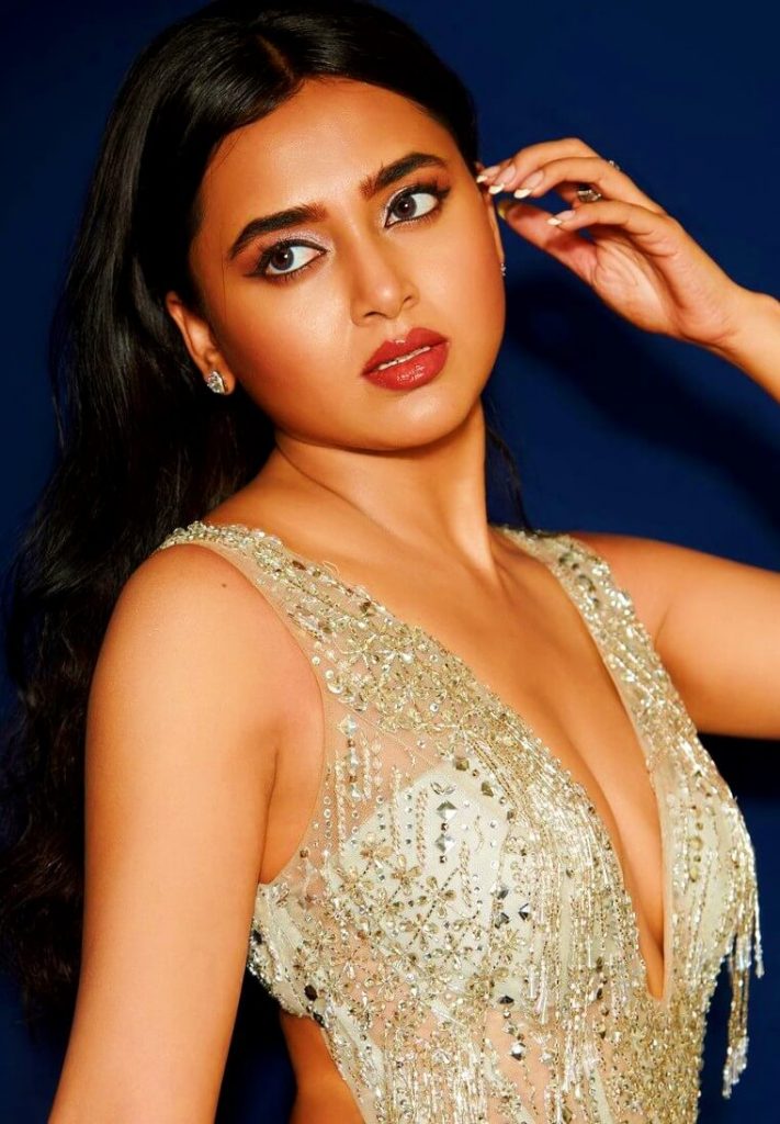 tejasswi prakash sexy look in deep plunging gown
