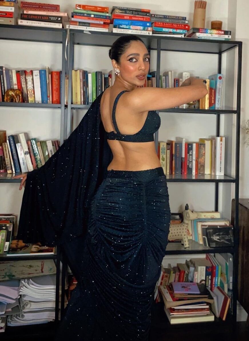 sobhita dhulipala side boobs in black bra and saree