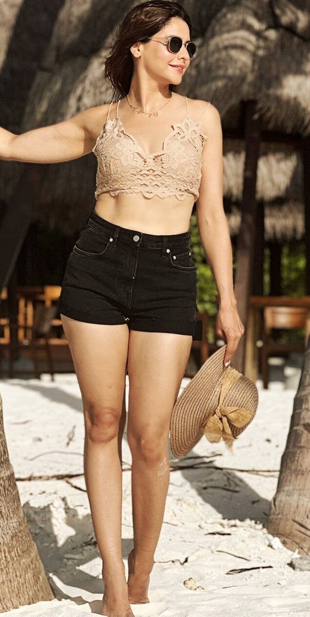 aamna sharif in sexy bralette and short beach photo