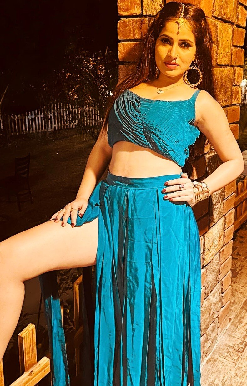 bhojpuri actress aayushi tiwari  sexy photo