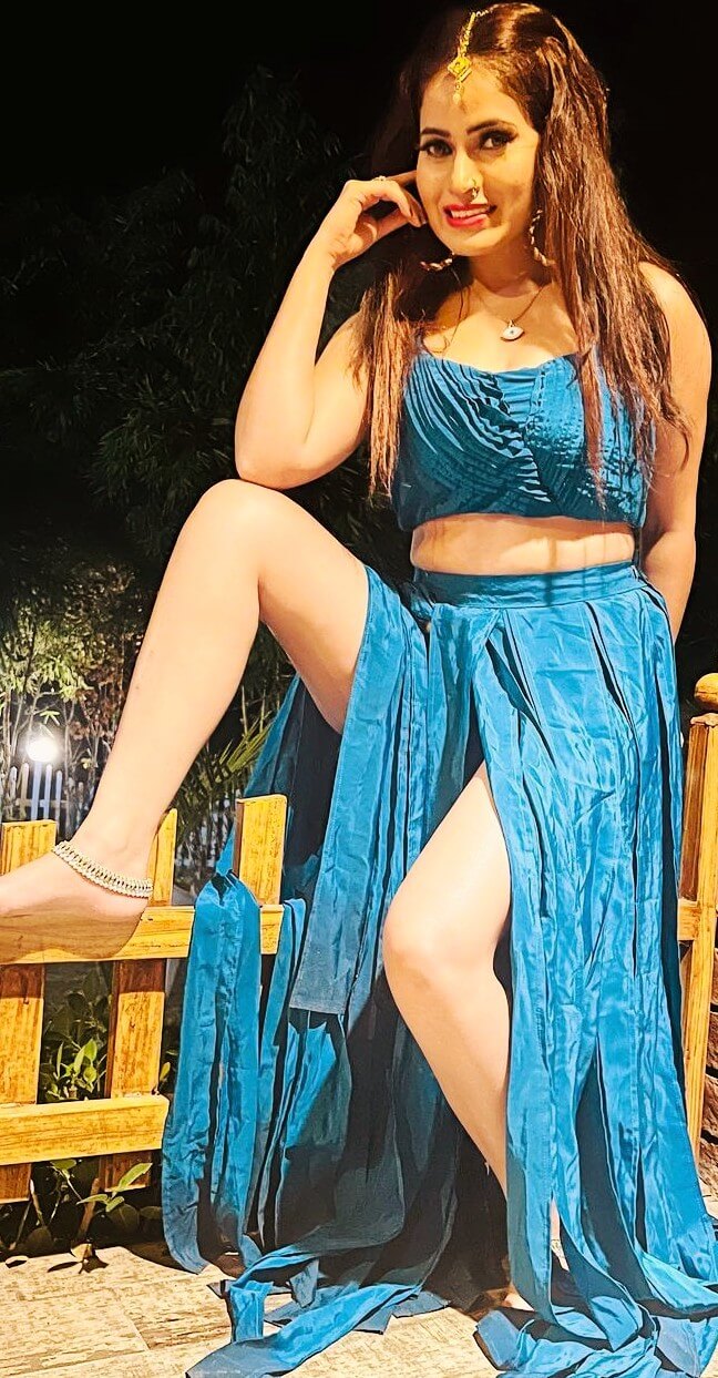bhojpuri actress aayushi tiwari  naked hot leg