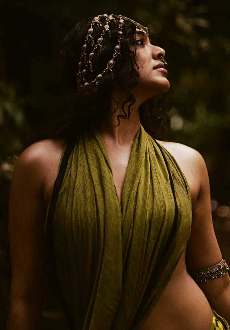 mallu actress rima kallingal sexy photoshoot in green half saree