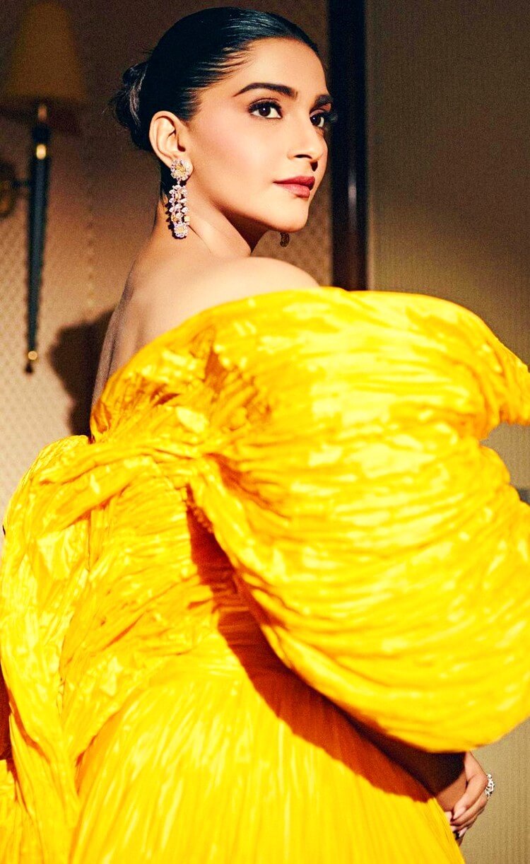 sonam kapoor looking like a queen in yellow gown at red sea international film festival
