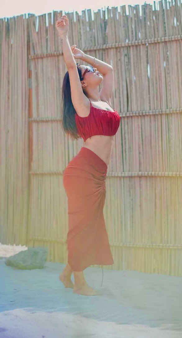 avneet kaur hot body in red crop top and ruched skirt
