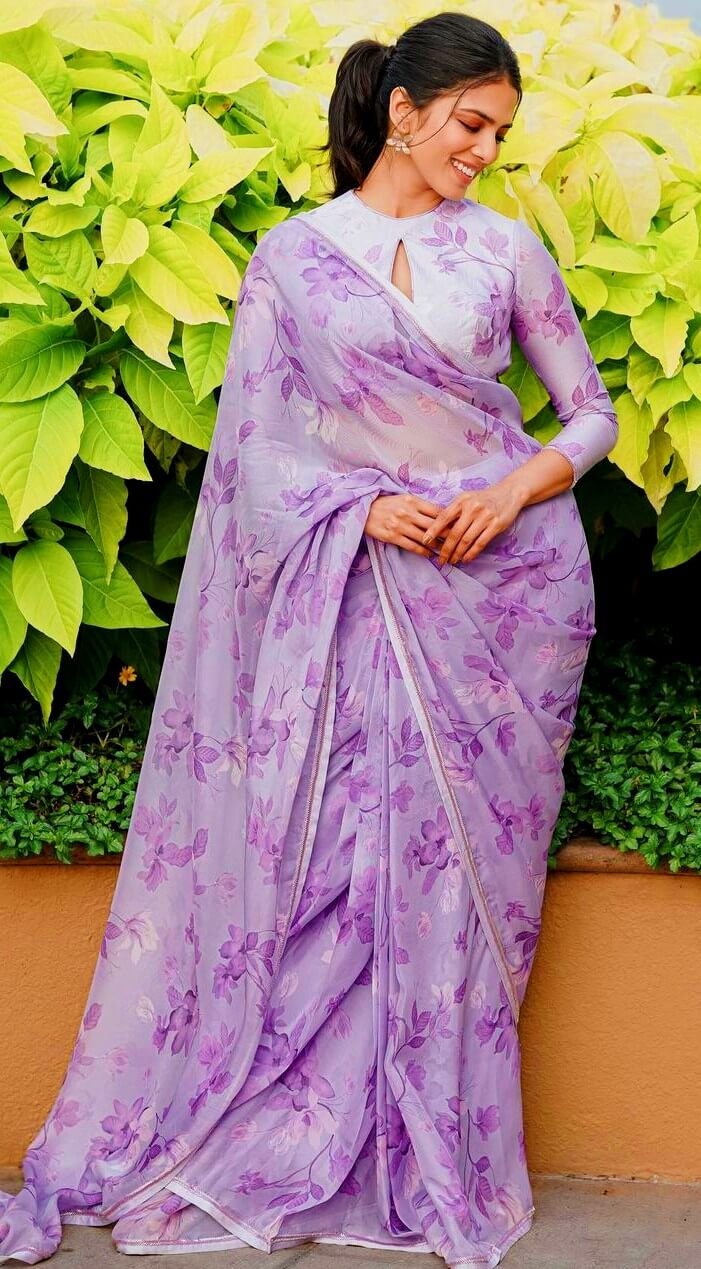 malavika mohanan new photo in a lilac floral saree photo
