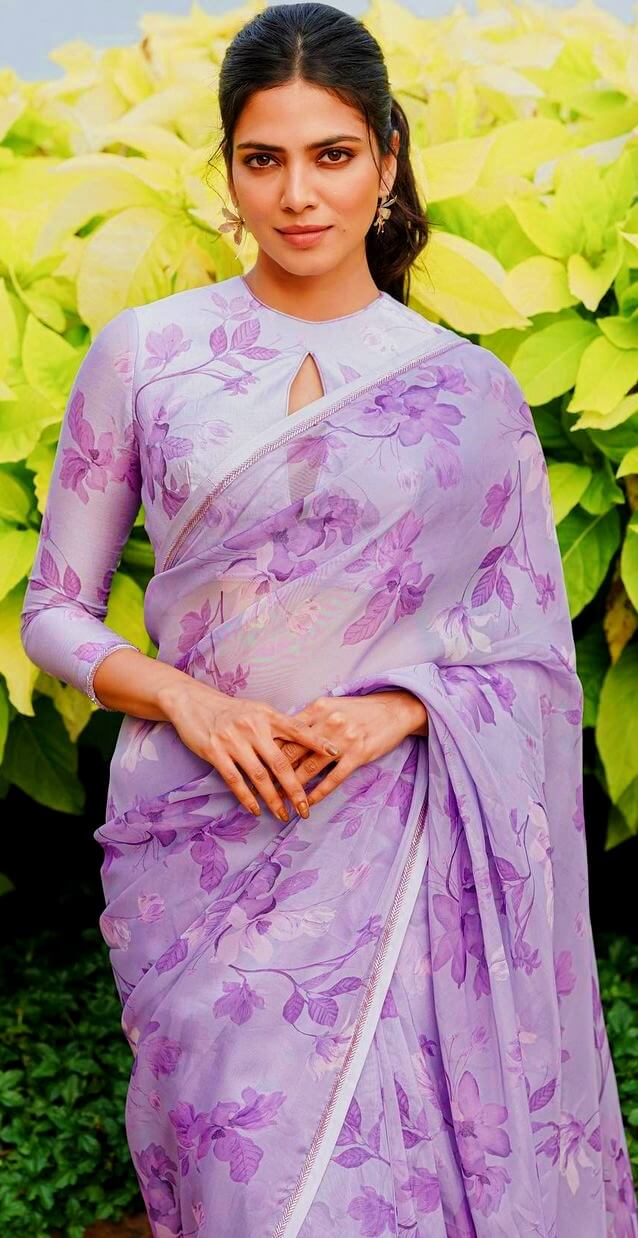 malavika mohanan sensual look in lilac floral saree photo
