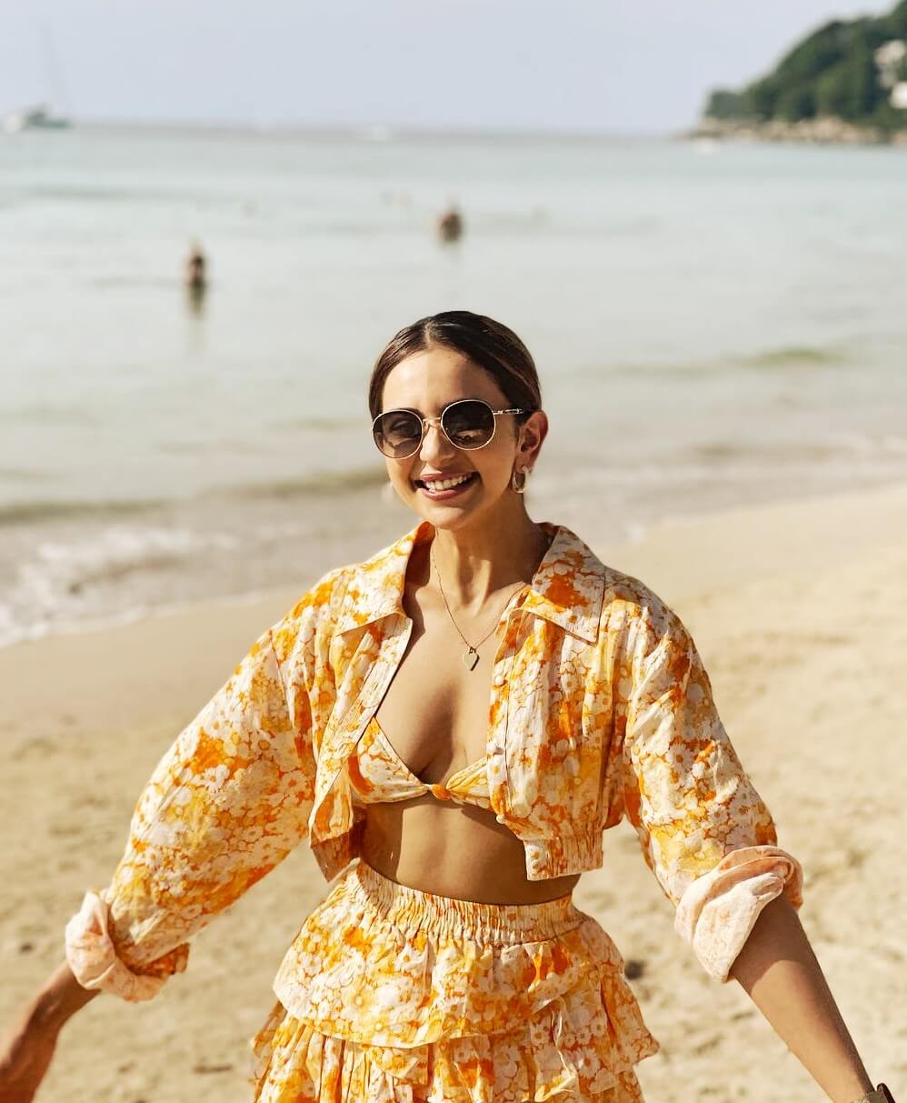 rakul preet singh boobs showing in beach dress