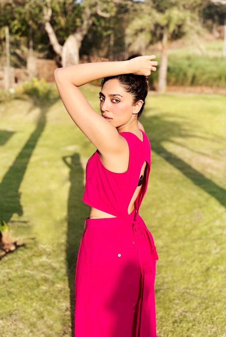 sobhita dhulipala hot backside photo in pink co-ords